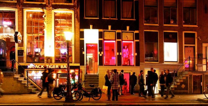 Amsterdam: modified conditions for tours to the red light area