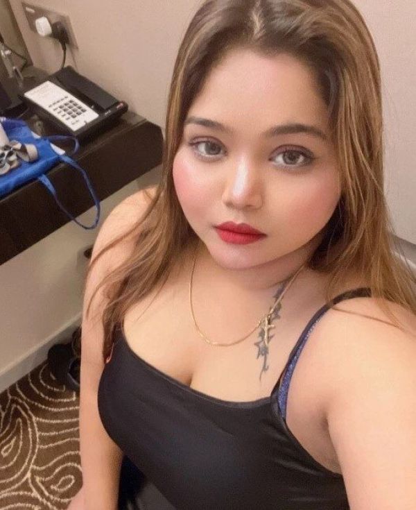ESHA, an adult escort, phone number for booking +65 8605 4047