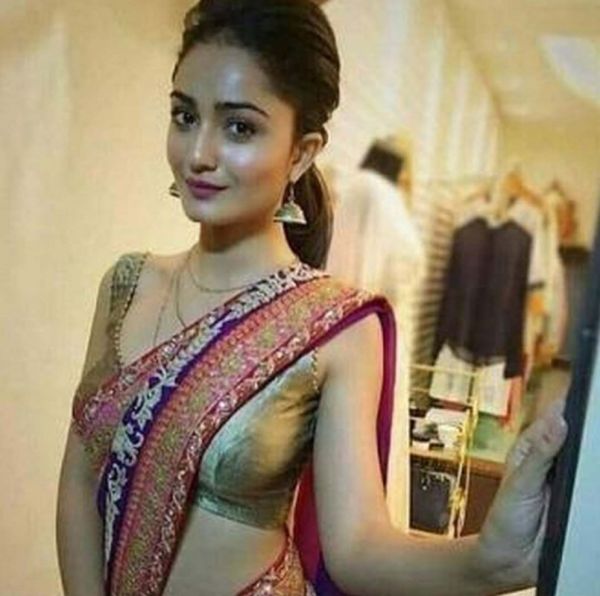 One of the hottest call girls Singapore has in store — sexy Indian, 165 cm, 55 kg